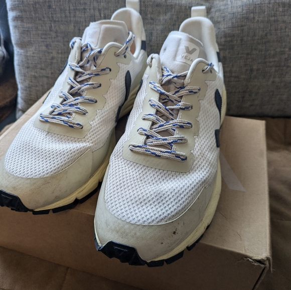 Women's Veja Dekkan gently used - Picture 5 of 5